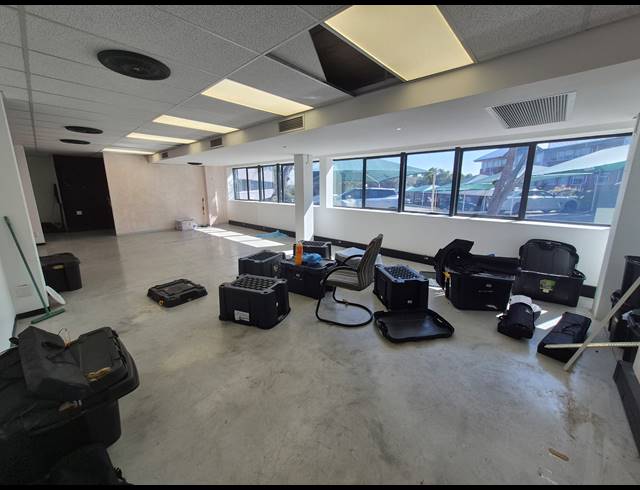 94M² OFFICE TO LET IN WOODMEAD